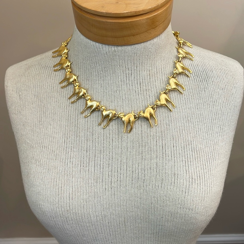 Vintage Gold-tone Sculptural Judith Woracek Mullen Cat Link Statement Necklace - Picture 15 of 17
